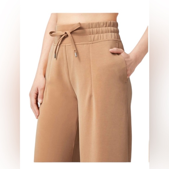 lululemon athletica Pants - Lululemon Soft Ambitions High Rise Crop
Beech Wood
